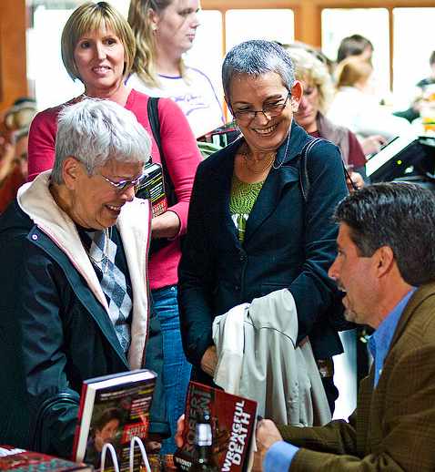 author publisher social media marketing how authors publishers can sell with social media